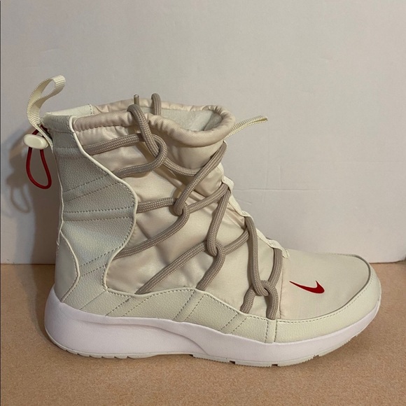 Nike Women's Tanjun High Rise Phantom/Red/Sand AO0355-005 snow boot SiZ 8.5 NWTB - Picture 3 of 7